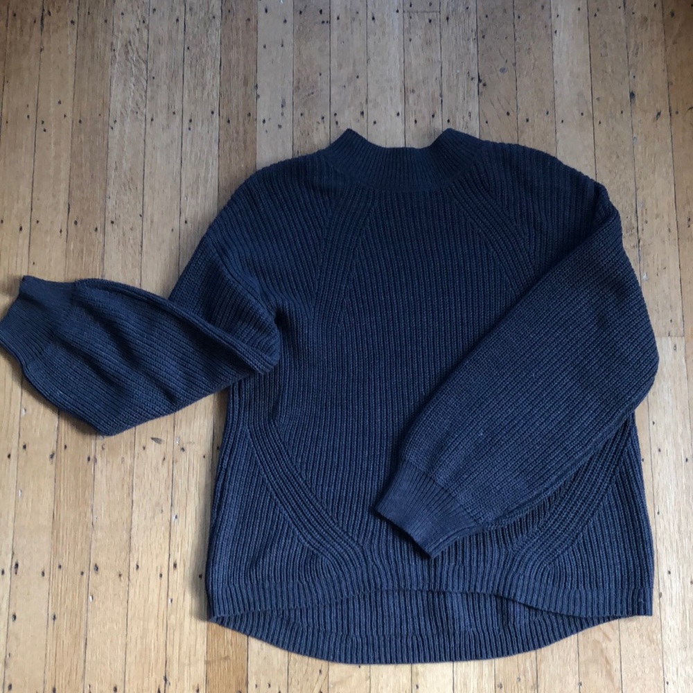Never worn, cozy, dark grey sweater